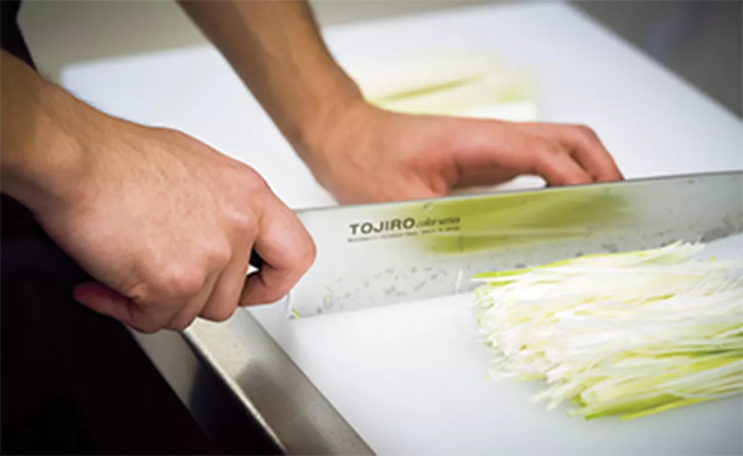 ねぎを切る写真